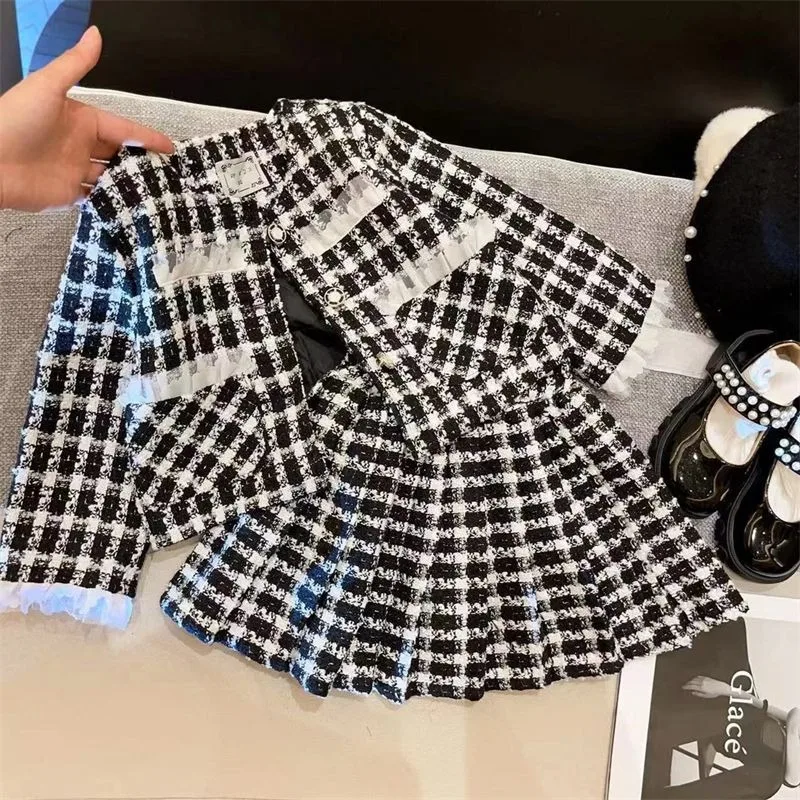 Girls Set 2025 Spring Autumn Korean Style Kis Clothes Fashion Trendy Plaid Long Sleeve Coat Short Skirt Two Piece Set
Girls Set 2025 Spring Autumn Korean Style Kis Clothes Fashion Trendy Plaid Long Sleeve Coat Short Skirt Two Piece Set