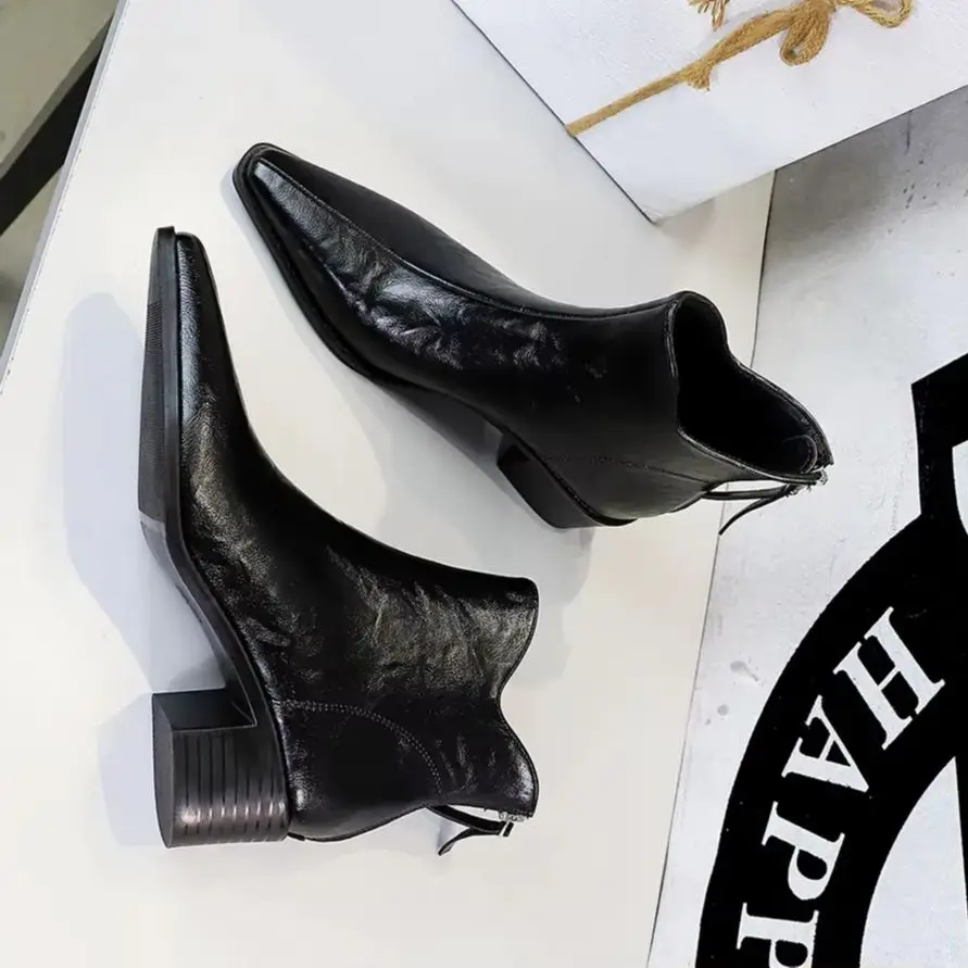 BIGTREE Fashion Design Vintage Scratch Print Middle Heel Pointed Toe Women Ankle Chelsea Boots High Quality Thick Heels Boots
BIGTREE Fashion Design Vintage Scratch Print Middle Heel Pointed Toe Women Ankle Chelsea Boots High Quality Thick Heels Boots