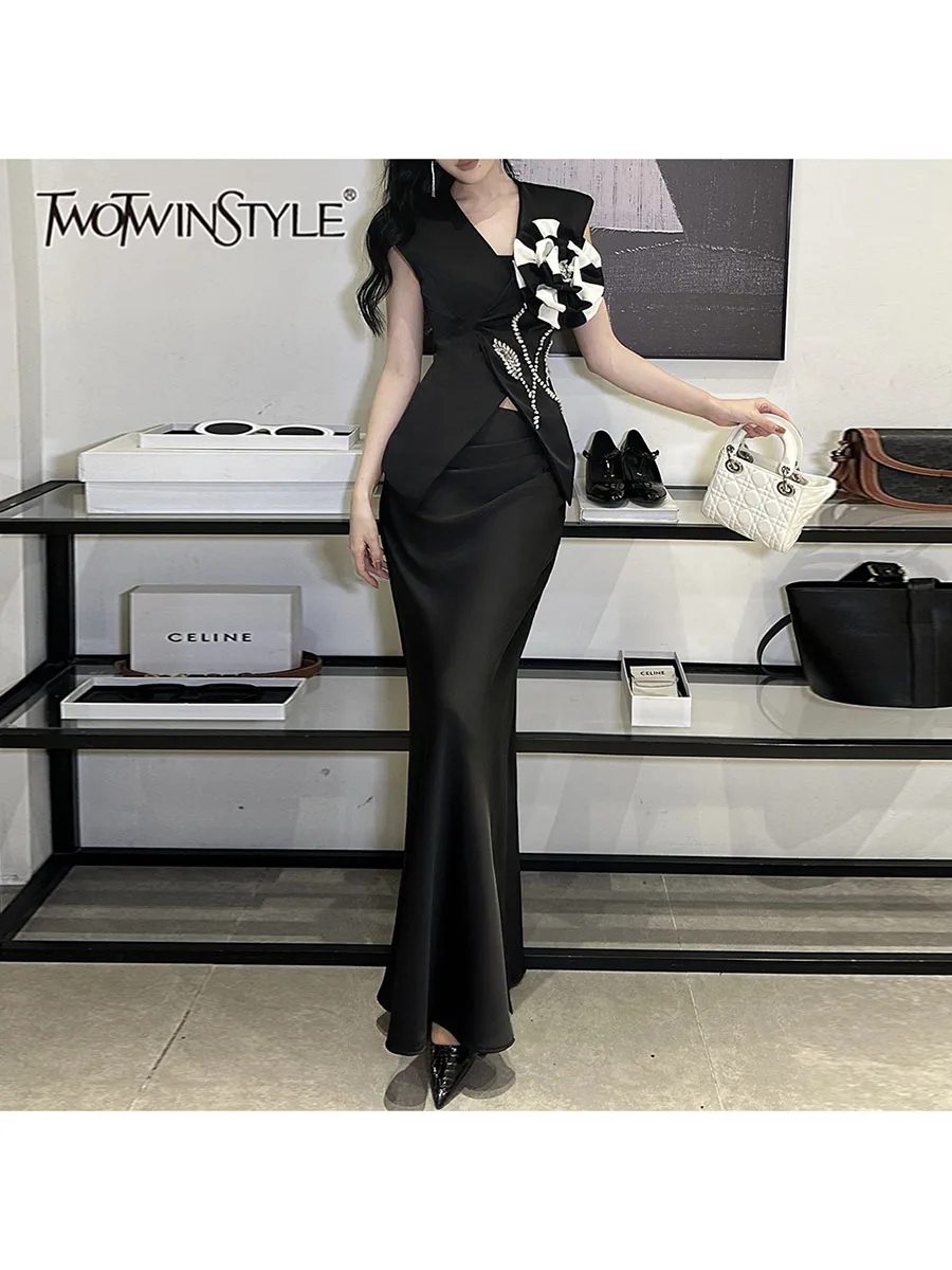 TWOTWINSTYLE Spliced 3D Flower Two Piece Stes for Women V Neck Sleeveless Patchwork Bead Top High Waist Skirt Elegant Set Female
TWOTWINSTYLE Spliced 3D Flower Two Piece Stes for Women V Neck Sleeveless Patchwork Bead Top High Waist Skirt Elegant Set Female