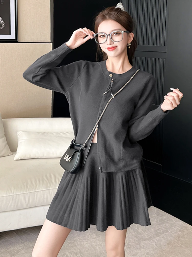 French Temperament Knitted 2 Pieces Sets Female Long Sleeve Zipper Splicing Cardigan Sweater+Mini Pleated Skirt Autumn Chic Suit
French Temperament Knitted 2 Pieces Sets Female Long Sleeve Zipper Splicing Cardigan Sweater+Mini Pleated Skirt Autumn Chic Suit