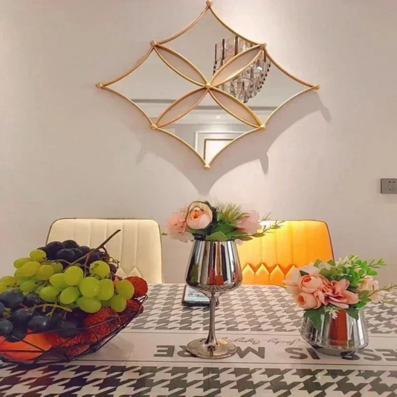 modern home decoration art hanging silver diamond shattered decorative wall mirror Hot sales
modern home decoration art hanging silver diamond shattered decorative wall mirror Hot sales