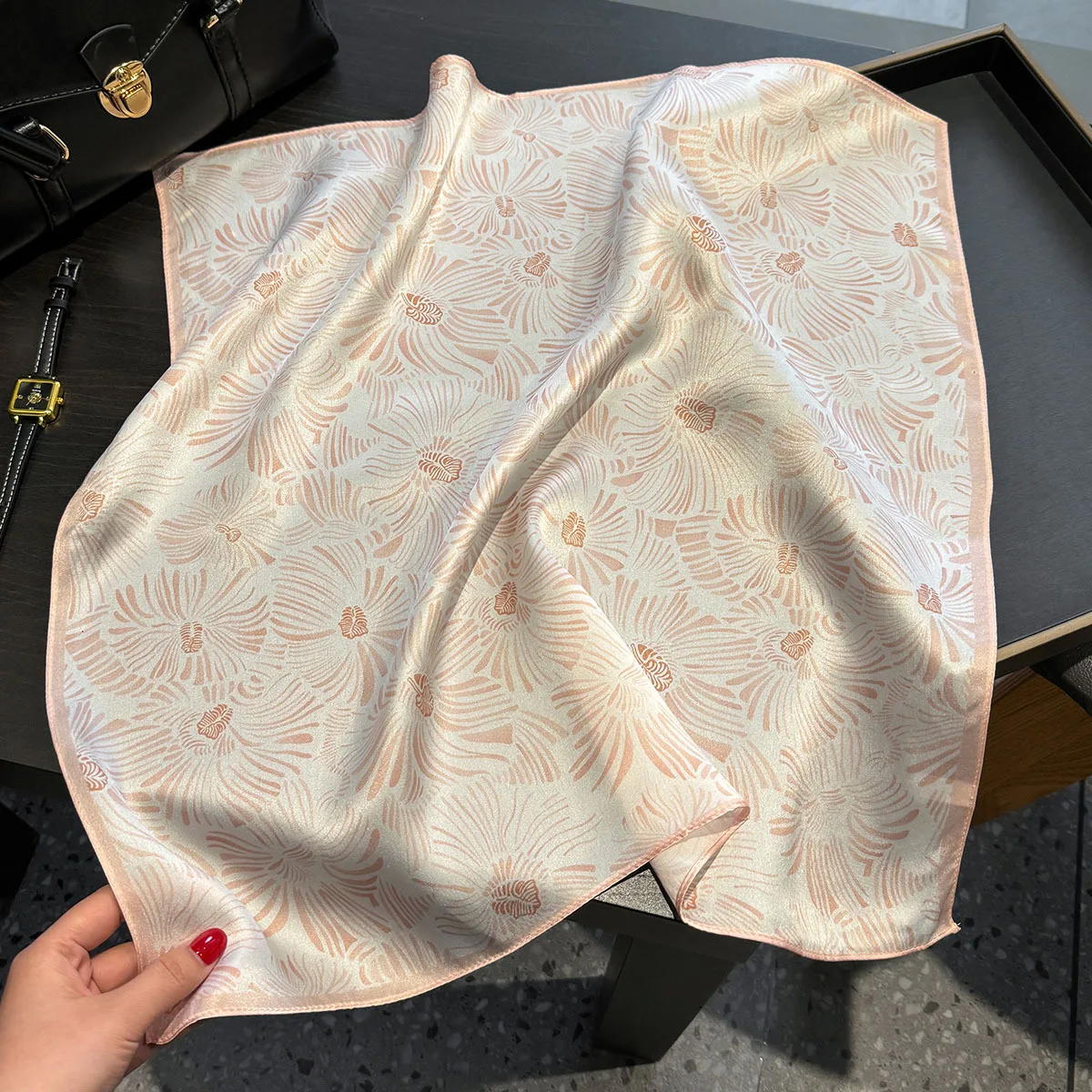 Luxury Shawl 2025 100% Real Silk Square Scarf Women Designer Floral Print Neckerchief Female Hijab Bandana Headband
Luxury Shawl 2025 100% Real Silk Square Scarf Women Designer Floral Print Neckerchief Female Hijab Bandana Headband