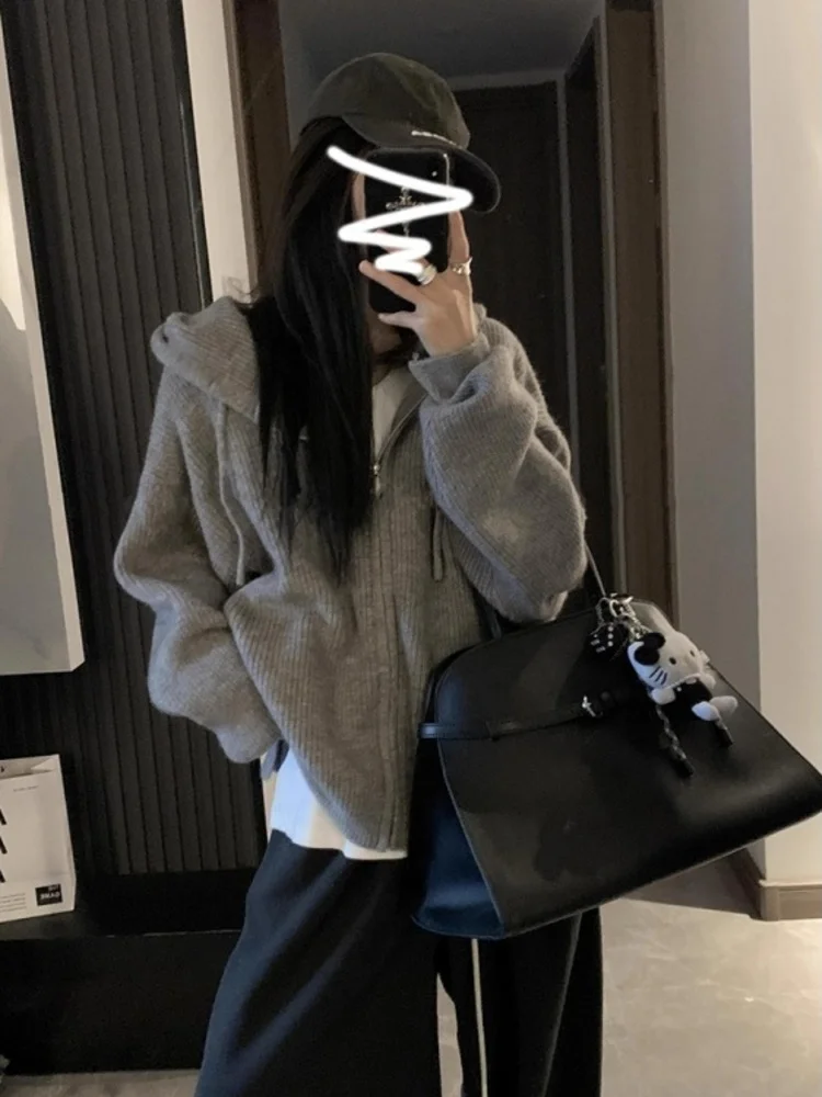 Korean Sle Zipper Hoodie Knitted Cardigan Women's Autumn New Leisure High-End Feeling Long Sve round Ne Sweater Coat
Korean Sle Zipper Hoodie Knitted Cardigan Women's Autumn New Leisure High-End Feeling Long Sve round Ne Sweater Coat