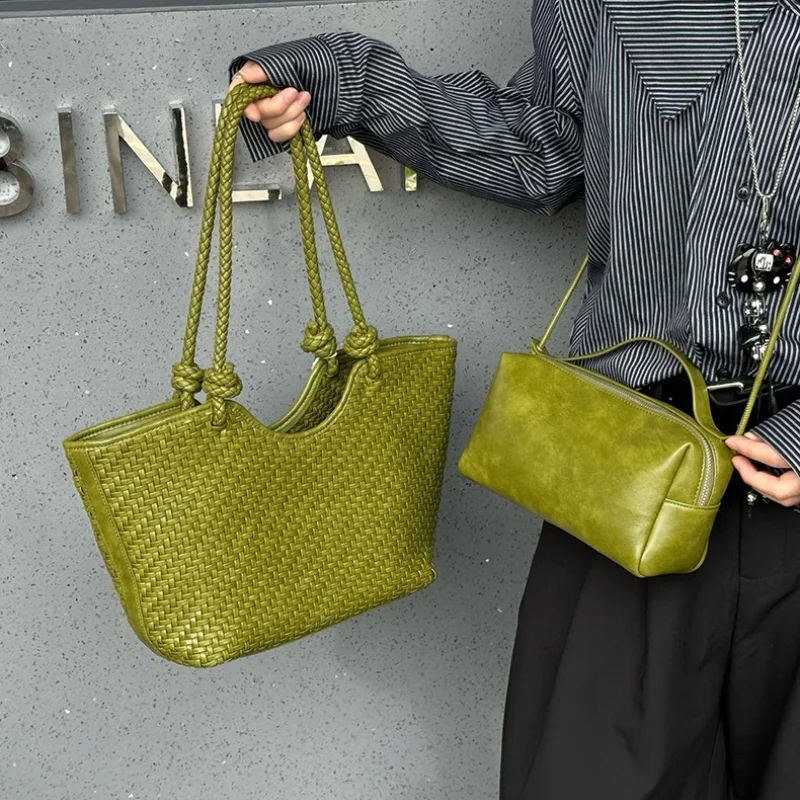 New Hand Woven Women's Braided Bag Fashionable Shoulder Shopping Bag Large Capacity Tote Bags Female Composite Bag Commuter Bags
New Hand Woven Women's Braided Bag Fashionable Shoulder Shopping Bag Large Capacity Tote Bags Female Composite Bag Commuter Bags