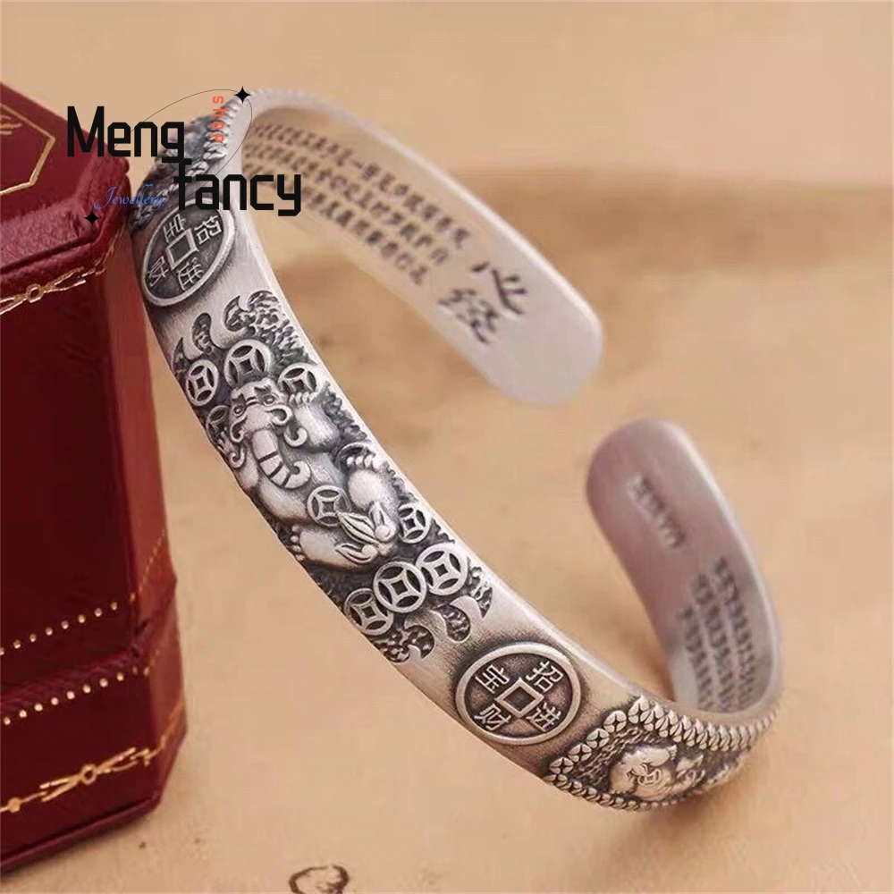 PI Xiu Bracelet Features A Niche Design With A High-End, Retro And Simple Style. It's A Bold And Powerful Chinese Style For Boys
PI Xiu Bracelet Features A Niche Design With A High-End, Retro And Simple Style. It's A Bold And Powerful Chinese Style For Boys