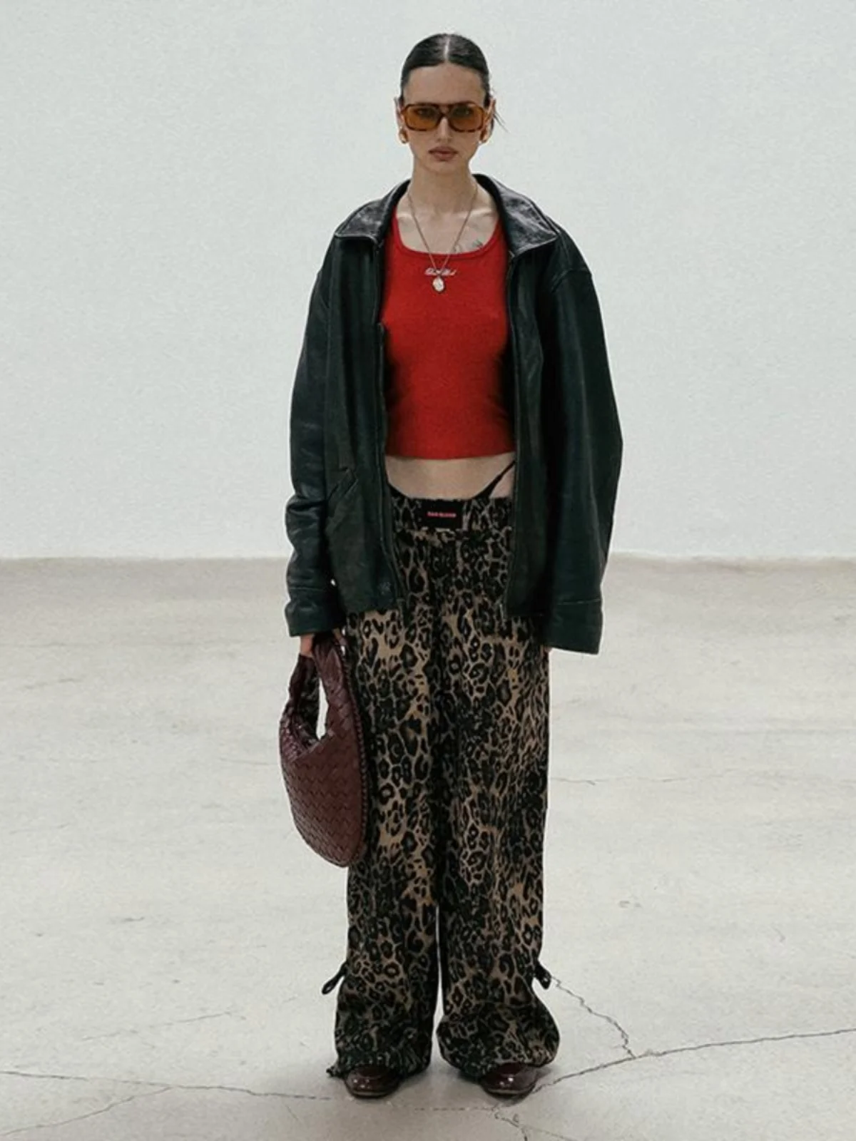 Sexy American Sle Leopard Print Embroidered Wide Leg Pants for Women Casual Dance Straight Leg Trendy Trousers
Sexy American Sle Leopard Print Embroidered Wide Leg Pants for Women Casual Dance Straight Leg Trendy Trousers