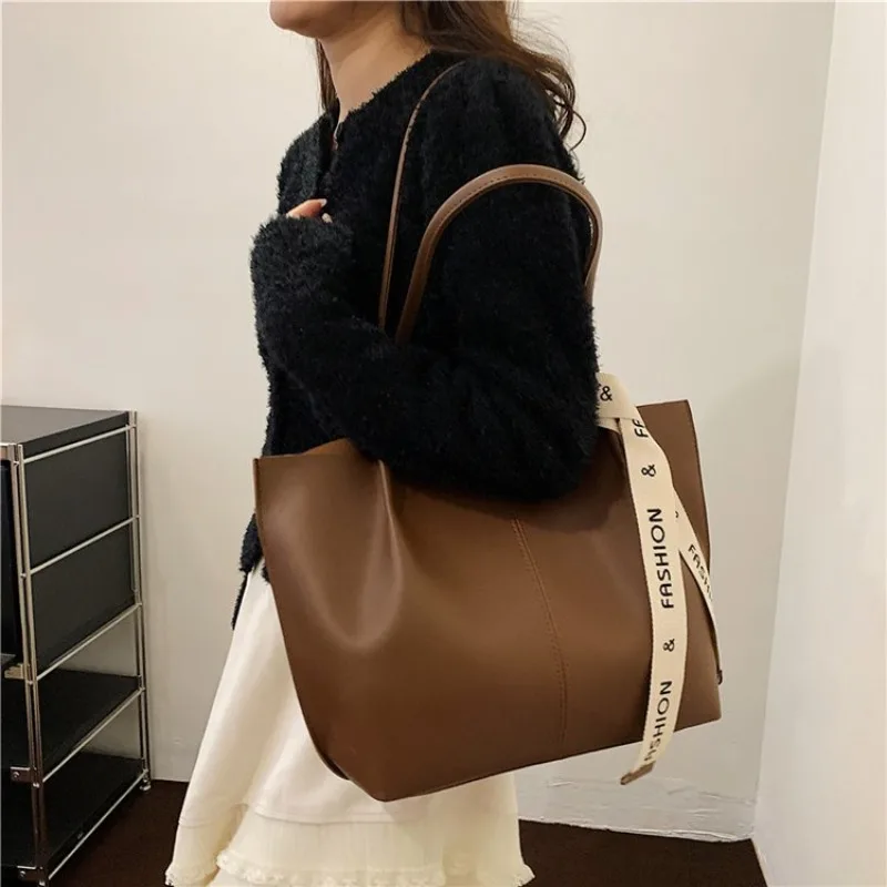 Trendy Design Letter Diaper Bag Logo Crossbody Handbag Women Casual Minimalist Unique Leisure Business
Trendy Design Letter Diaper Bag Logo Crossbody Handbag Women Casual Minimalist Unique Leisure Business