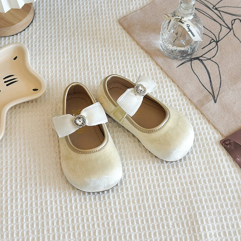 Spring New Girls' Leather Shoes Butterfly Bow Girl Princess Shoe Soft Soled Girls Shoe Child Performance Shoe Fashion Kids Shoes
Spring New Girls' Leather Shoes Butterfly Bow Girl Princess Shoe Soft Soled Girls Shoe Child Performance Shoe Fashion Kids Shoes