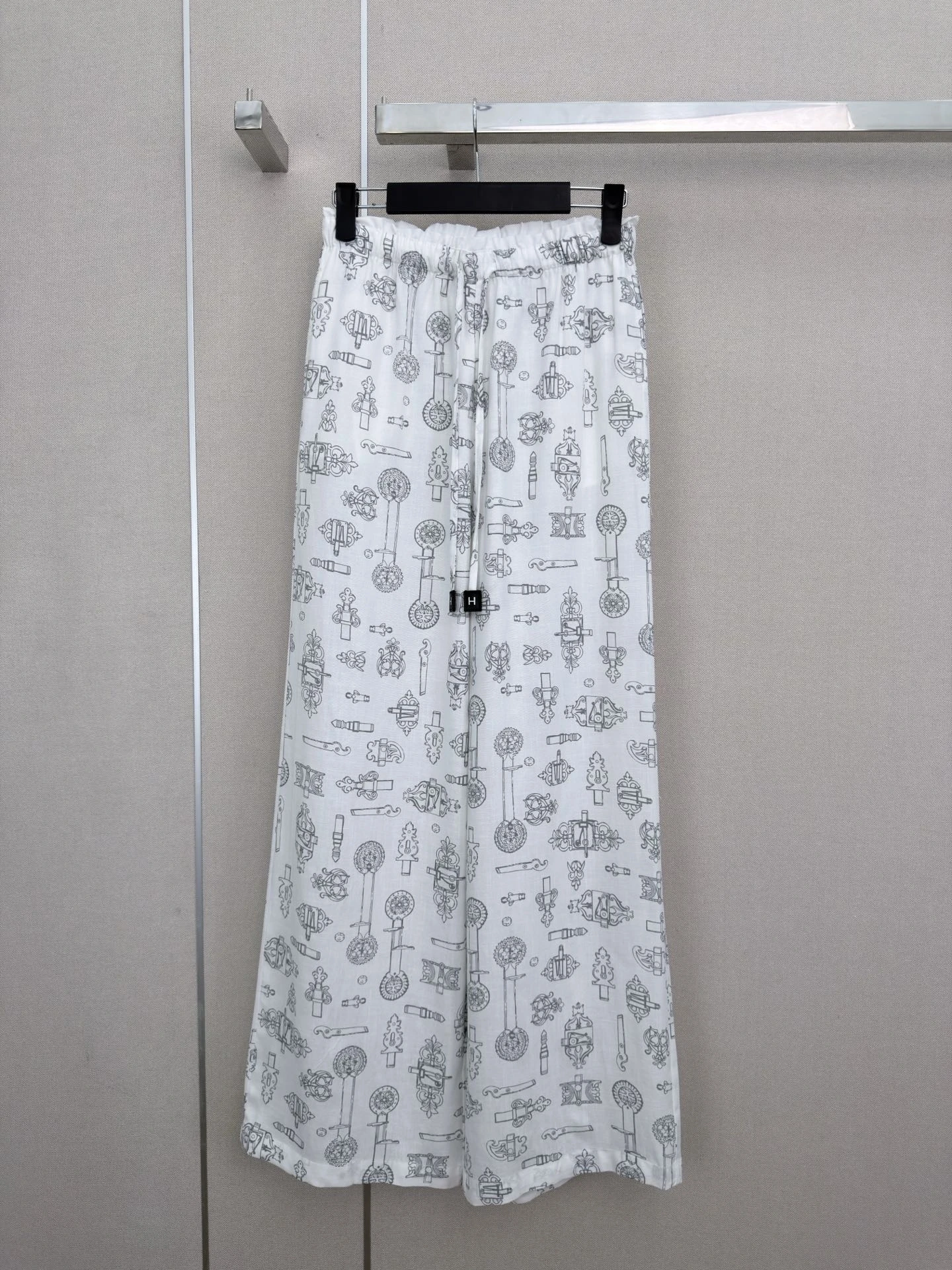 Casual Printed Elastic Waist Long Pants Women's Original Quality 2026 Spring Summer New Iron Ornament Series Fashion Ladies' ...
Casual Printed Elastic Waist Long Pants Women's Original Quality 2026 Spring Summer New Iron Ornament Series Fashion Ladies' ...