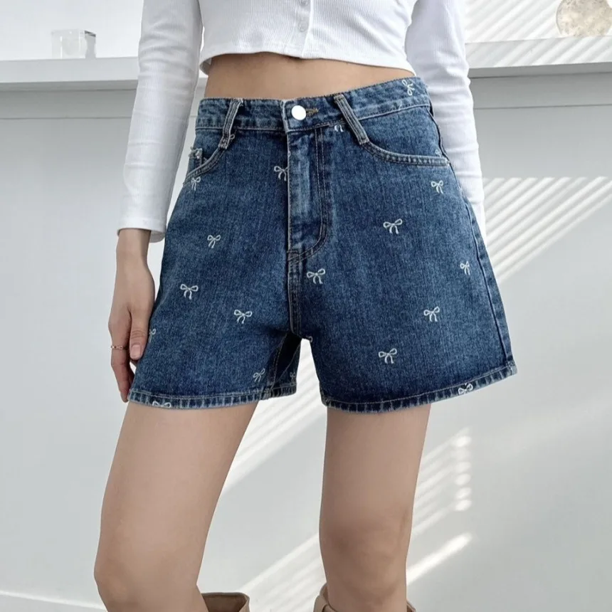 2026 Summer New Korean Style Casual Embroidered Silk Ribbon Design Sensation Denim Shorts Versatile Simple Leisure Women's Jeans
2026 Summer New Korean Style Casual Embroidered Silk Ribbon Design Sensation Denim Shorts Versatile Simple Leisure Women's Jeans