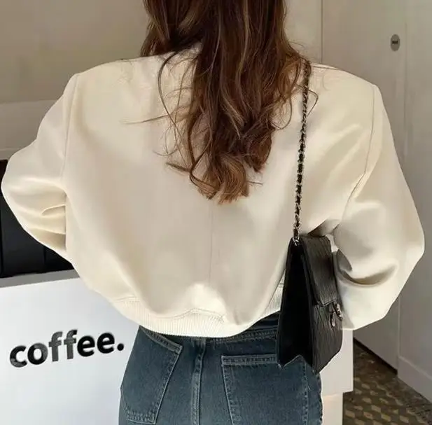 2025 Solid Color Round Neck Slim Fit Single Breasted Fashionable Jacket for Autumn Women's Casual High Street Style Short Jacket
2025 Solid Color Round Neck Slim Fit Single Breasted Fashionable Jacket for Autumn Women's Casual High Street Style Short Jacket
