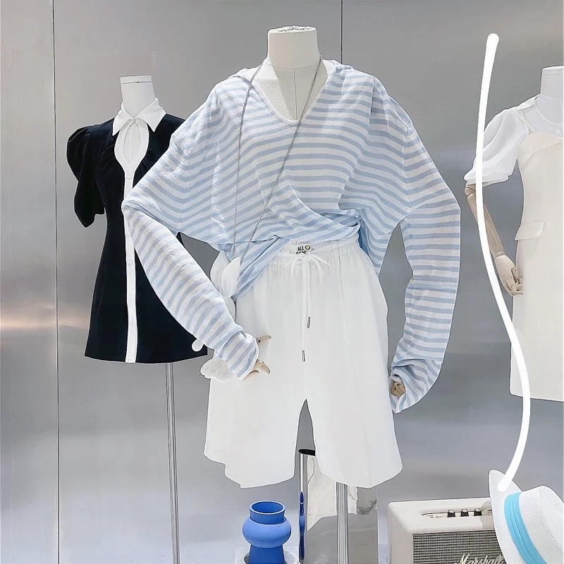 Ulorikah Summer Ice Silk Long Sve V-Ne Blue White Stripes Hooded Knitted Sun Protection irt orts Set Women's Faion
Ulorikah Summer Ice Silk Long Sve V-Ne Blue White Stripes Hooded Knitted Sun Protection irt orts Set Women's Faion