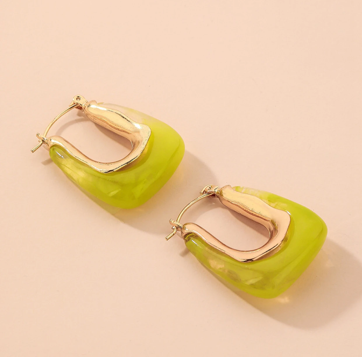 3.1 * 2.2 cm sweet temperament candy color resin geometric ear clip earrings fashion luxury small niche simple internet
3.1 * 2.2 cm sweet temperament candy color resin geometric ear clip earrings fashion luxury small niche simple internet