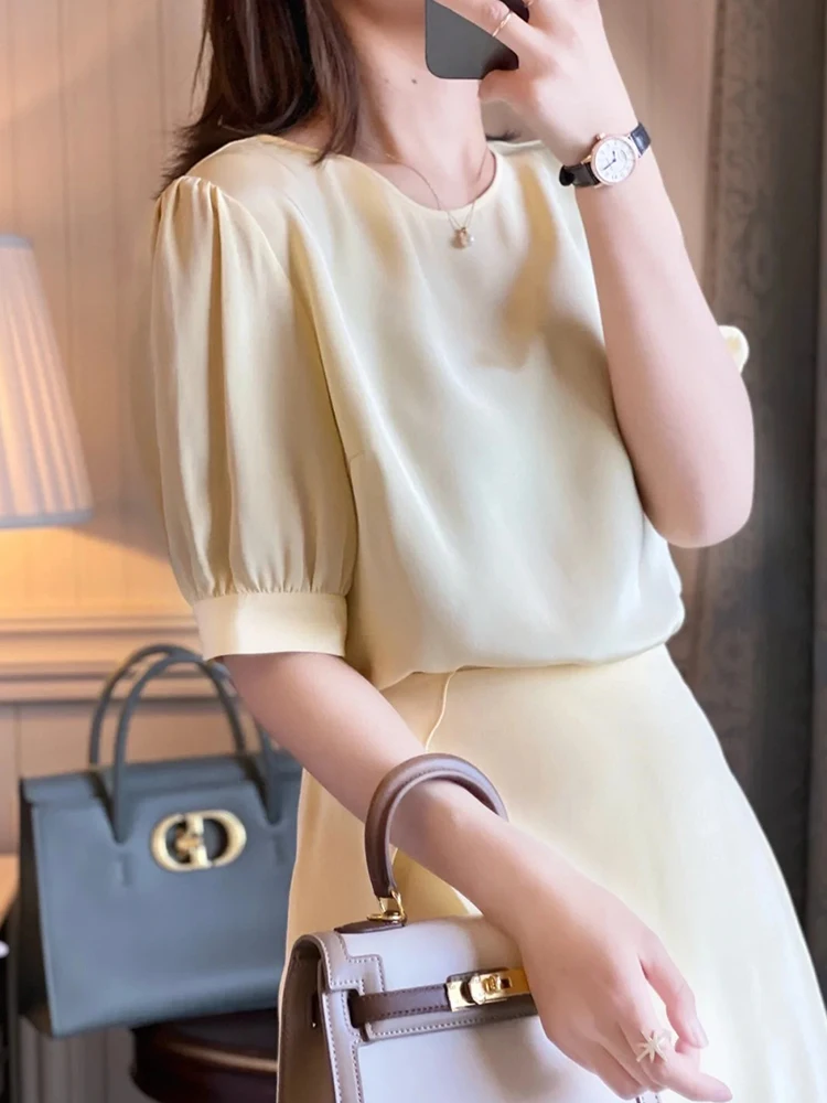 Женская шелковая блузка из шифона с круглым вырезом и открытыми плечами, свободного кроя, модная, для повседневной носки, лето 2025
Женская шелковая блузка из шифона с круглым вырезом и открытыми плечами, свободного кроя, модная, для повседневной носки, лето 2025