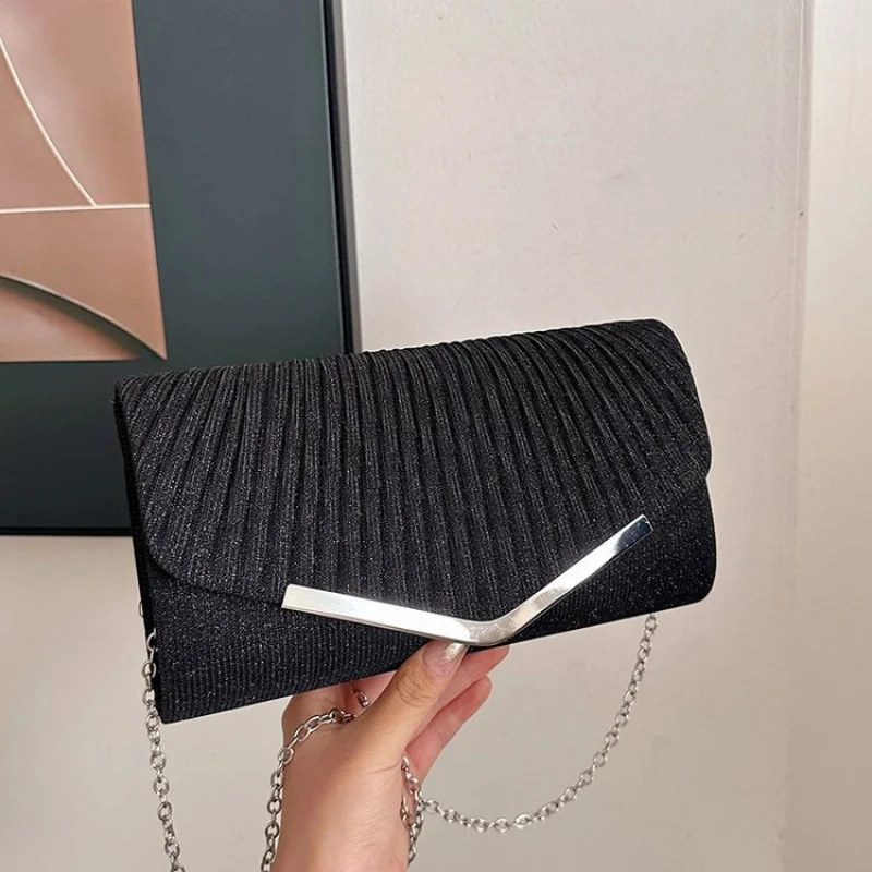 Fashionable Ladies Messenger Bag Made Of Leather Boasting High-End Quality And Classic Paris Commuter Look
Fashionable Ladies Messenger Bag Made Of Leather Boasting High-End Quality And Classic Paris Commuter Look