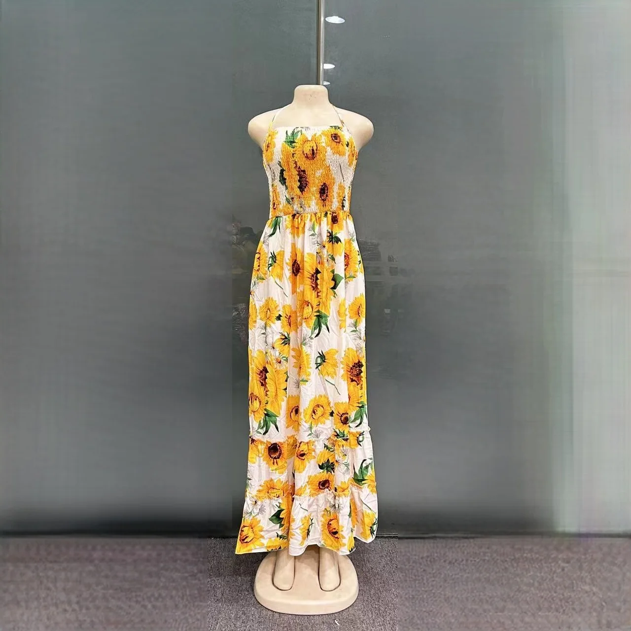 2025 New Fashion Casual Polyester Women's Autumn Slim Backless Suspender Sexy V-Neck African Summer Print
2025 New Fashion Casual Polyester Women's Autumn Slim Backless Suspender Sexy V-Neck African Summer Print