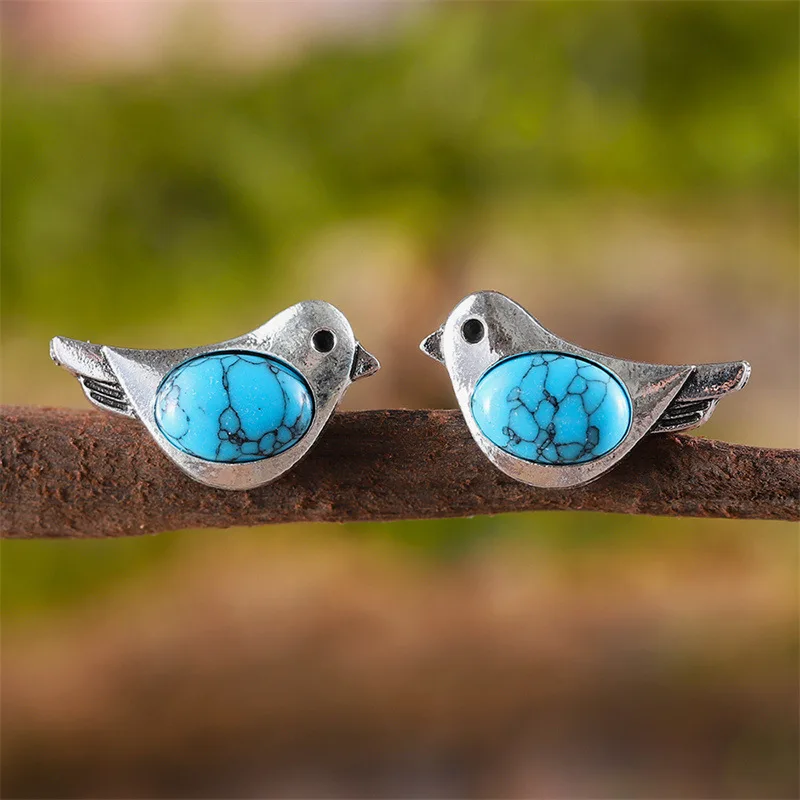 DIY accessories European and American creative bird earrings inlaid with turquoise retro stud earrings simple personality fashio
DIY accessories European and American creative bird earrings inlaid with turquoise retro stud earrings simple personality fashio