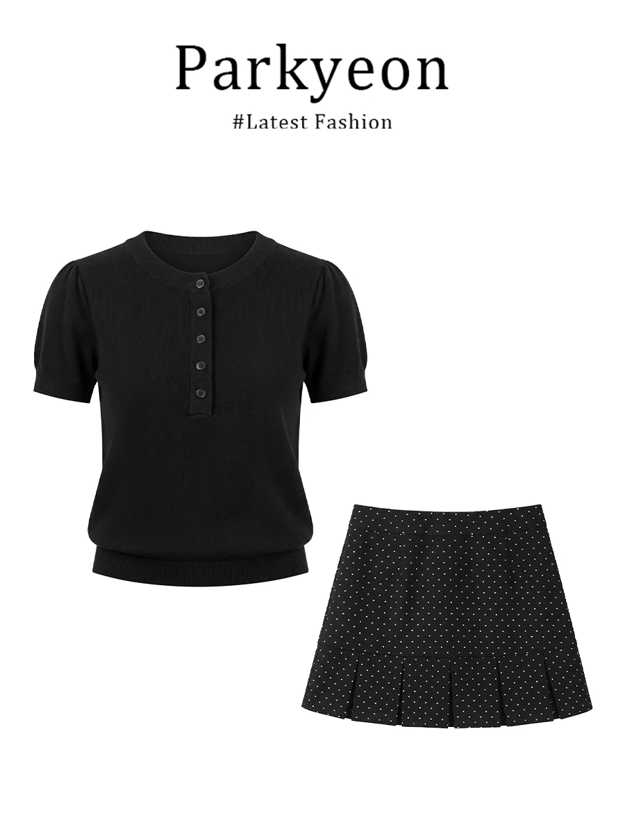 Parkyeon Casual Style Black Short Sleeve Knitted T-Shirt High Waist A-Line Polka Dot Skirt Two-Piece Set for Young Women
Parkyeon Casual Style Black Short Sleeve Knitted T-Shirt High Waist A-Line Polka Dot Skirt Two-Piece Set for Young Women