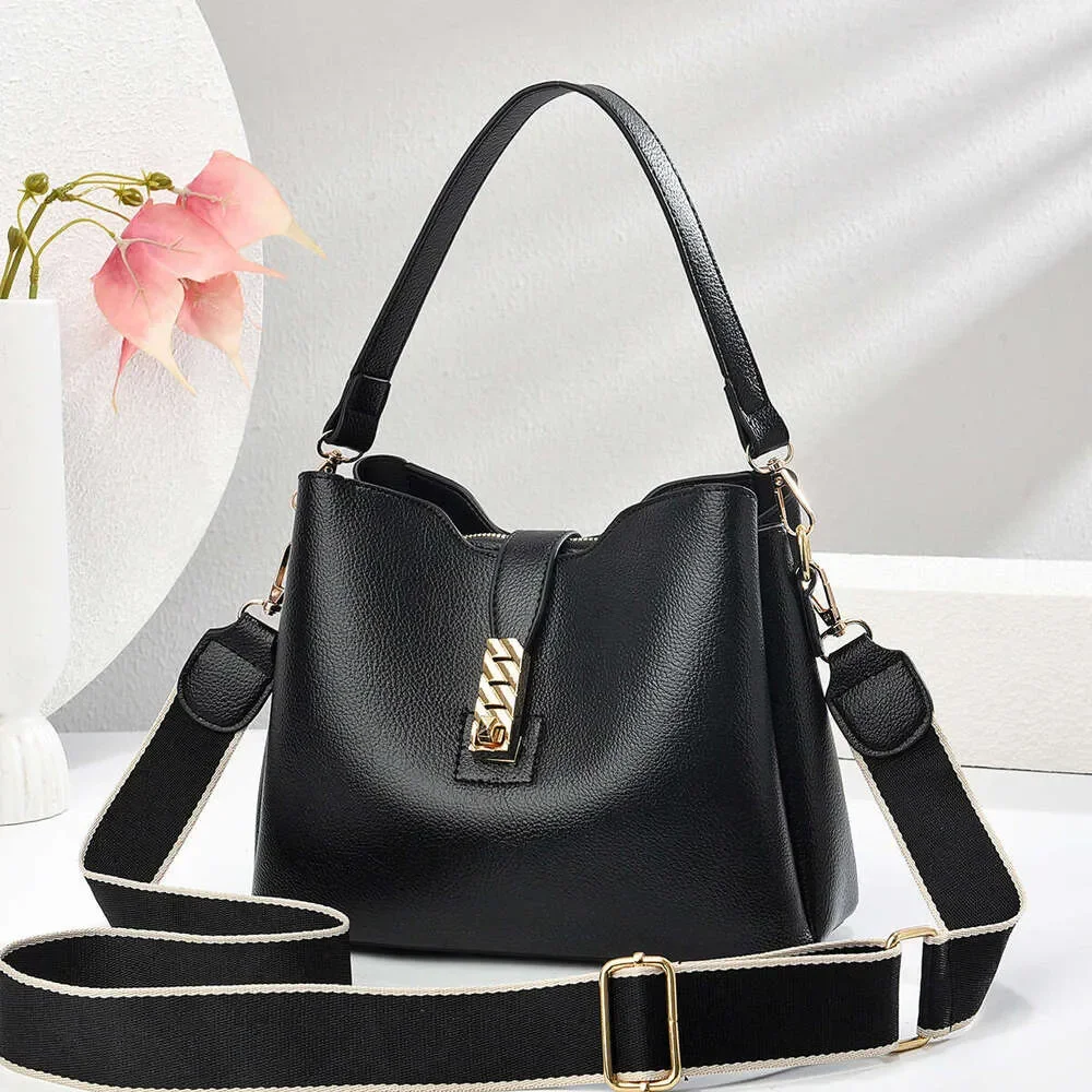 Designer Bag Commuting Women's Tote 2025 New Summer Special Small Crossbody Large Capa
Designer Bag Commuting Women's Tote 2025 New Summer Special Small Crossbody Large Capa