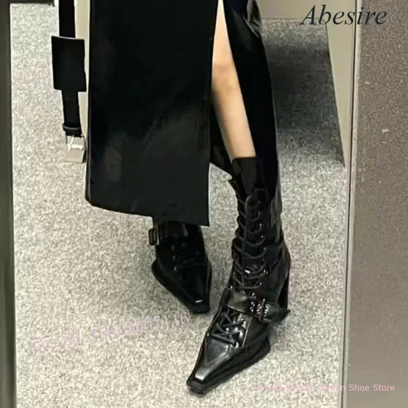 Hot Girl Pointed Toe Fashion Boots New Thick Heel Versatile Belt Metal Decoration Slim Fashion Personality Women's Boots Trend
Hot Girl Pointed Toe Fashion Boots New Thick Heel Versatile Belt Metal Decoration Slim Fashion Personality Women's Boots Trend