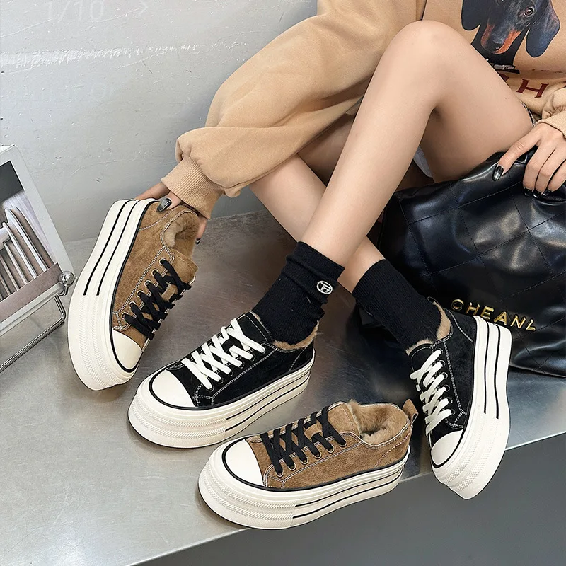 Rabbit Fur Mouth Velvet Little White Shoes Women's Winter New Thick-soled Lace-up Matte Leather Round Head Casual Board Sneakers
Rabbit Fur Mouth Velvet Little White Shoes Women's Winter New Thick-soled Lace-up Matte Leather Round Head Casual Board Sneakers