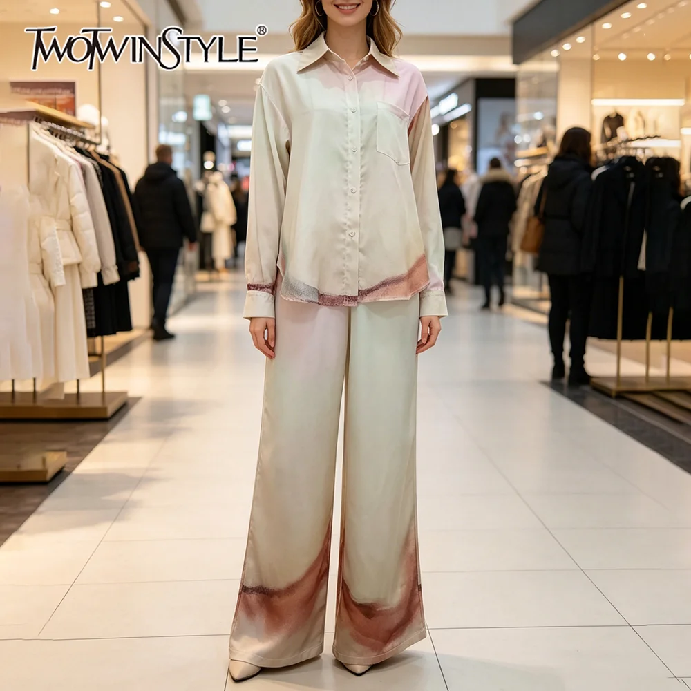 TWOTWINSTYLE Hit Color Printing Two Piece Sets for Womem Lapel Long Shirt High Waist Loose Pant Casual Set Female Fashion 2026
TWOTWINSTYLE Hit Color Printing Two Piece Sets for Womem Lapel Long Shirt High Waist Loose Pant Casual Set Female Fashion 2026