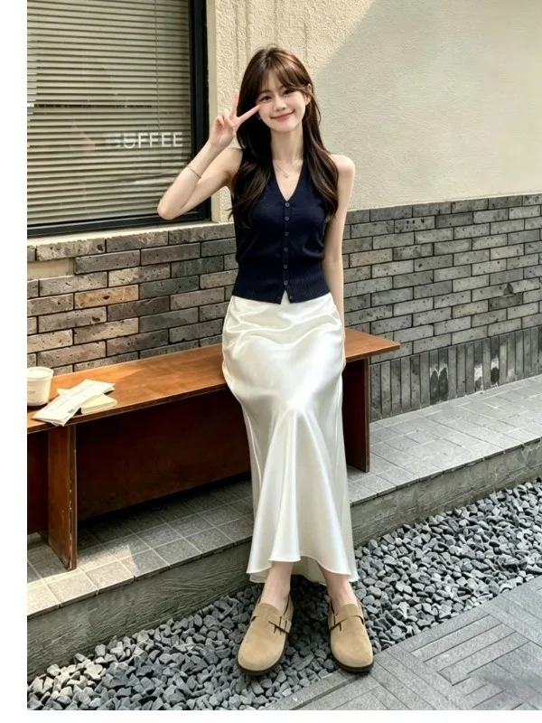 Korean Style Women's Pure Desire V-Neck Vest High Waist Fish Tail Skirt Two-Piece Set Chic Fashionable Summer Outfit
Korean Style Women's Pure Desire V-Neck Vest High Waist Fish Tail Skirt Two-Piece Set Chic Fashionable Summer Outfit