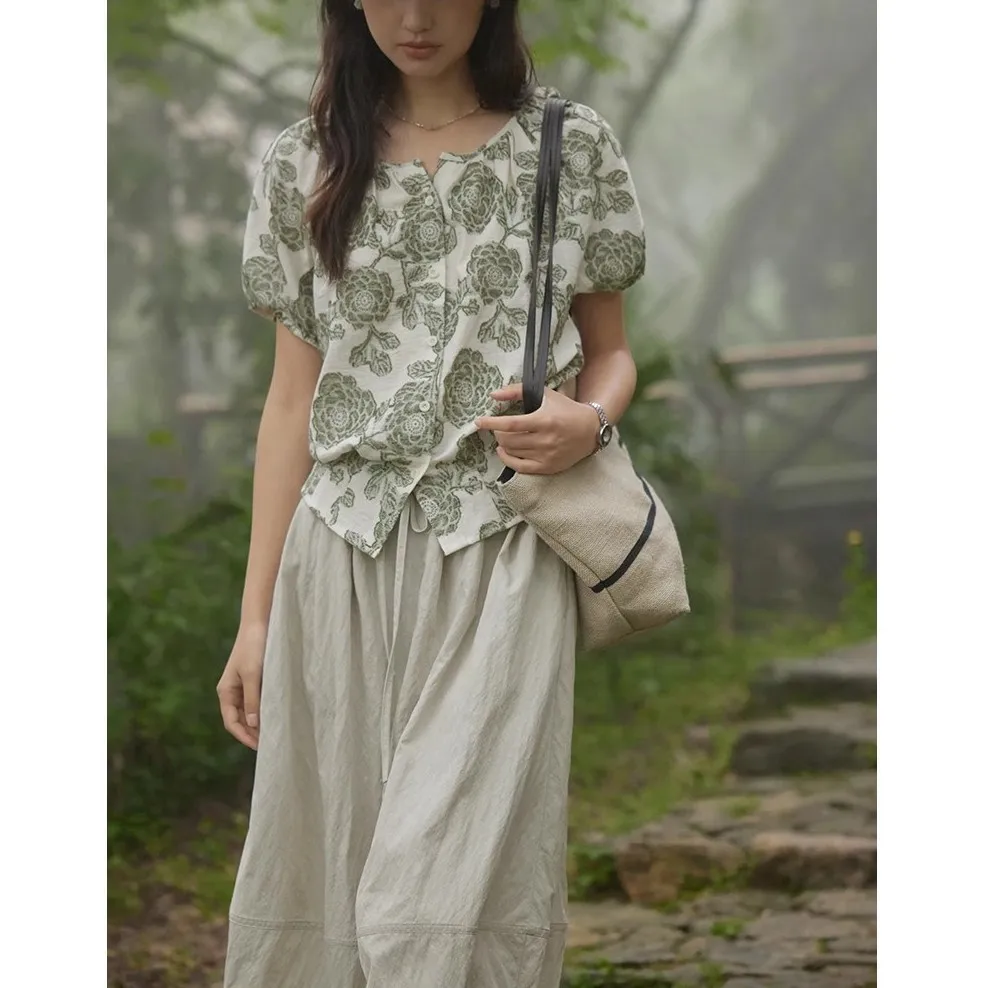 Women's Summer Bubble Sleeve Top French Cotton Linen Cut Flower Neck Buttoned Women Shirt
Women's Summer Bubble Sleeve Top French Cotton Linen Cut Flower Neck Buttoned Women Shirt