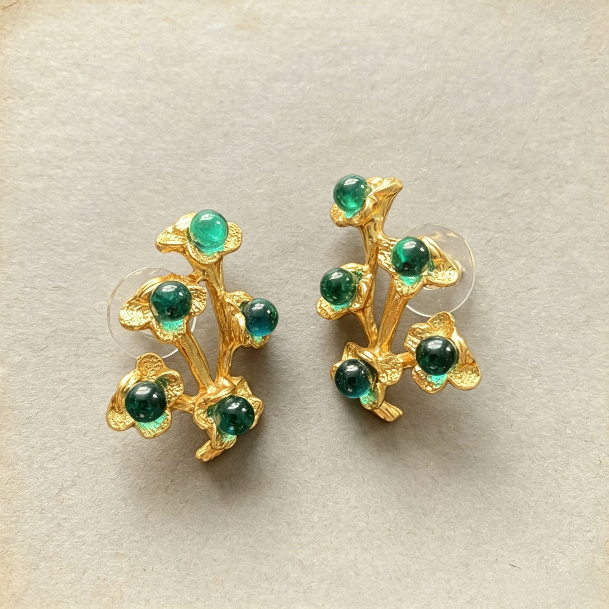 VKVVA Retro Plum Flower Branch with Glossy Green Transparent Glass Beads Stud Earrings for Women Party Jewelry
VKVVA Retro Plum Flower Branch with Glossy Green Transparent Glass Beads Stud Earrings for Women Party Jewelry