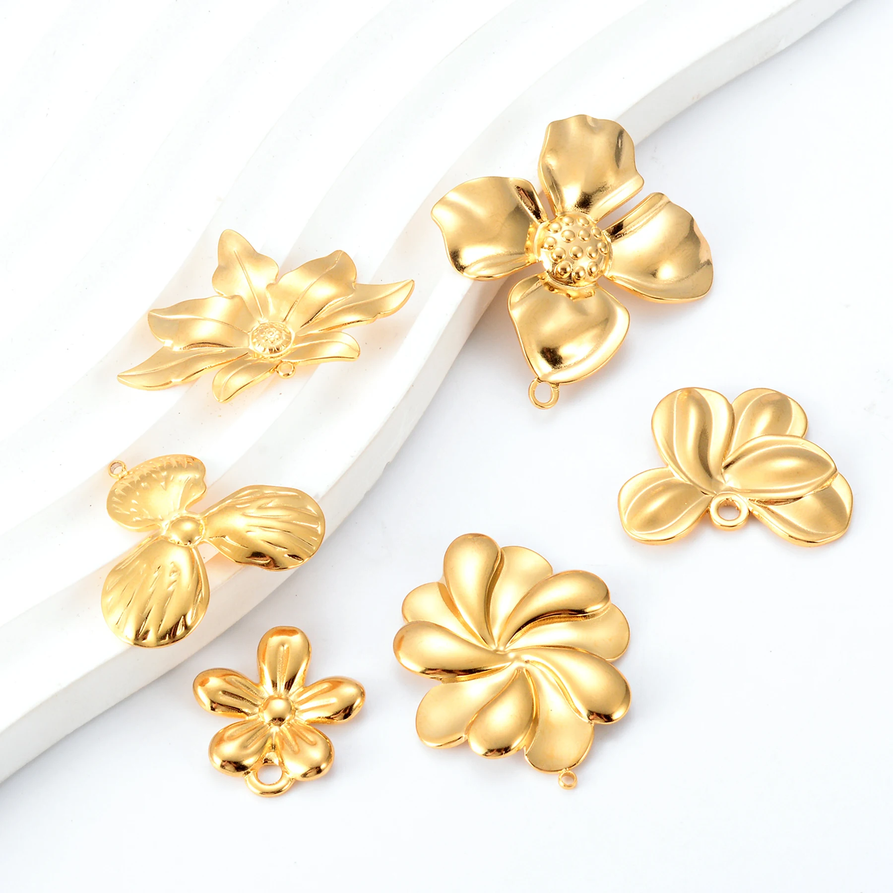 3Pcs/Lot Gold Plated Stainless Steel Flower Charms Pendant for DIY Necklace Bracelet Earring Jewelry Making Supplies Waterproof
3Pcs/Lot Gold Plated Stainless Steel Flower Charms Pendant for DIY Necklace Bracelet Earring Jewelry Making Supplies Waterproof
