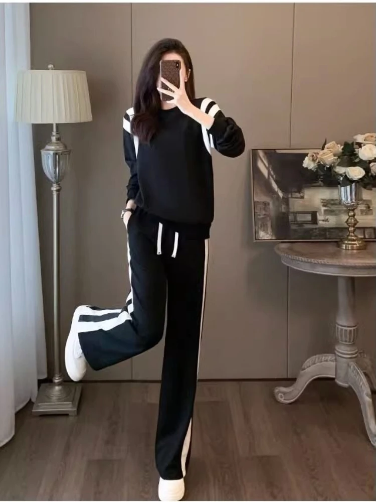 Высококачественный спортивный женский осенний комплект 2024, новый модный темпераментный пуловер с цветными блоками + широкие брюки, комплект из двух предметов
Высококачественный спортивный женский осенний комплект 2024, новый модный темпераментный пуловер с цветными блоками + широкие брюки, комплект из двух предметов