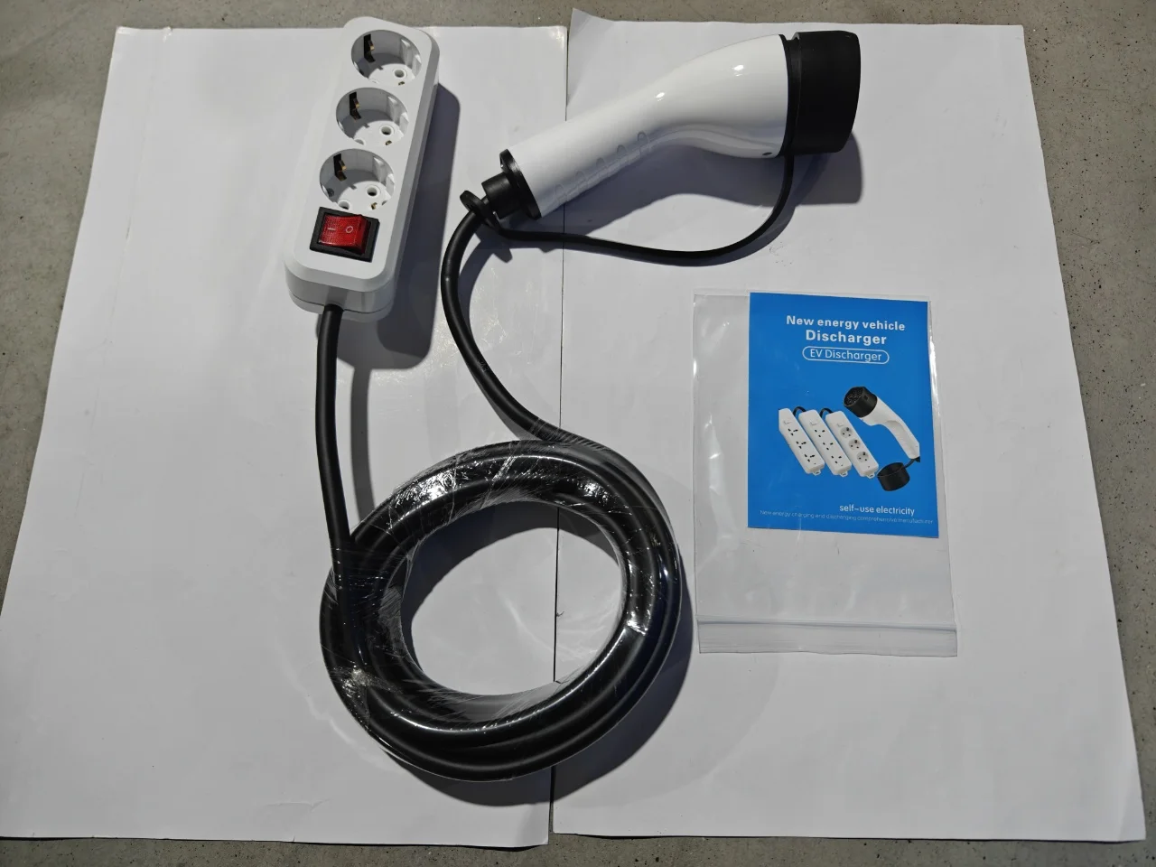 V2L Cable Car Discharger 5M 16A 3.5kW Vehicle Discharging With 3-Port Plug Type 2 Discharger
V2L Cable Car Discharger 5M 16A 3.5kW Vehicle Discharging With 3-Port Plug Type 2 Discharger