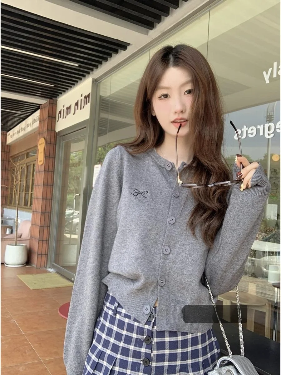 Корейский вязаный открытый кардиган Ne Long Sve с вышитым узлом, женский зимний элитный мягкий верхний кардиган...
Корейский вязаный открытый кардиган Ne Long Sve с вышитым узлом, женский зимний элитный мягкий верхний кардиган...