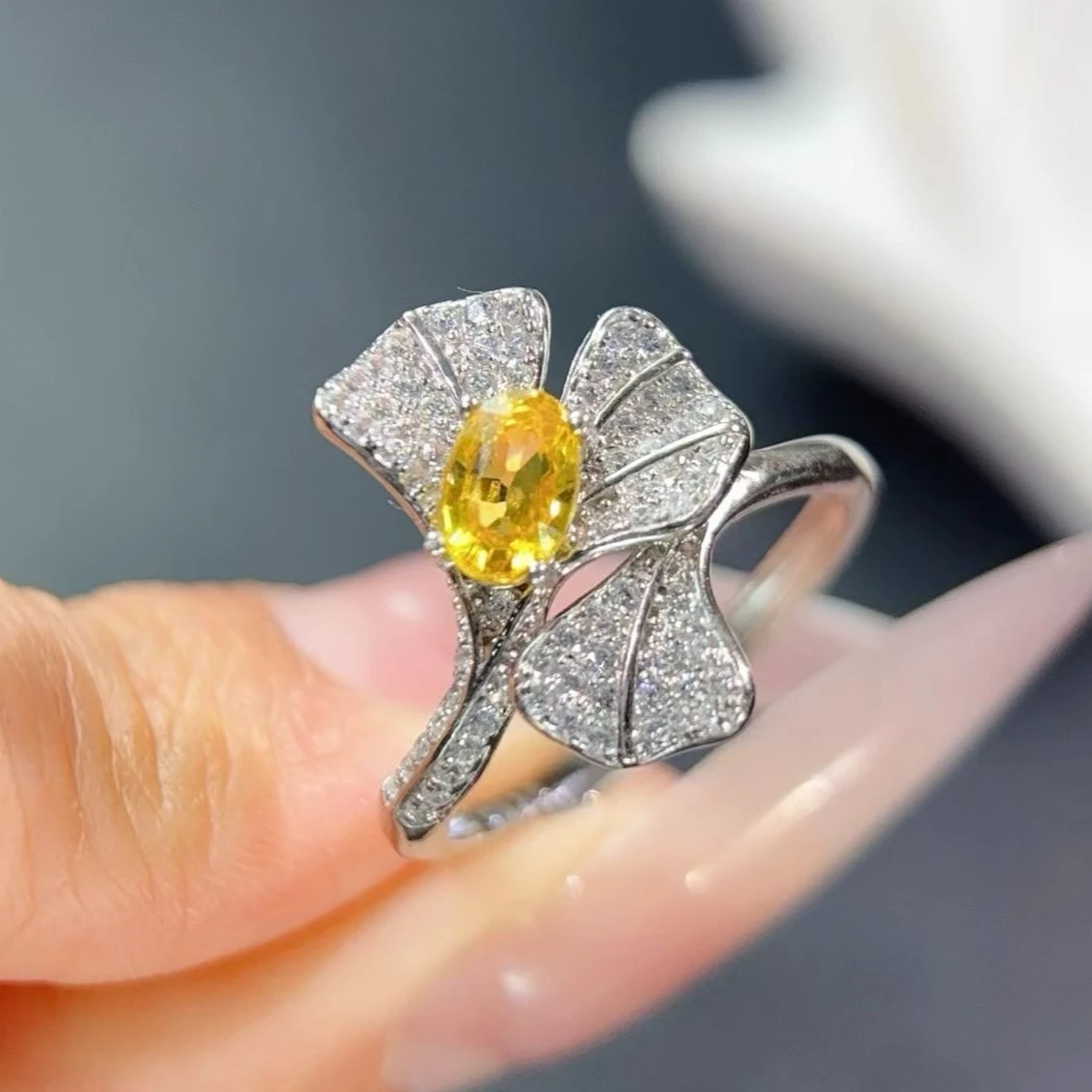 925 Sterling Silver Natural Citrine Ring Yellow Gemstone Ginkgo Leaf Design Ring Women Party Jewelry
925 Sterling Silver Natural Citrine Ring Yellow Gemstone Ginkgo Leaf Design Ring Women Party Jewelry