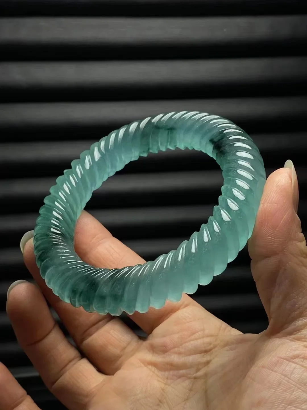 Newest Ice Permeating Floating Blue Jadeite Handring Round Jade Bangles Hand carved screw style Quality Bracelet Fine Jewelry
Newest Ice Permeating Floating Blue Jadeite Handring Round Jade Bangles Hand carved screw style Quality Bracelet Fine Jewelry