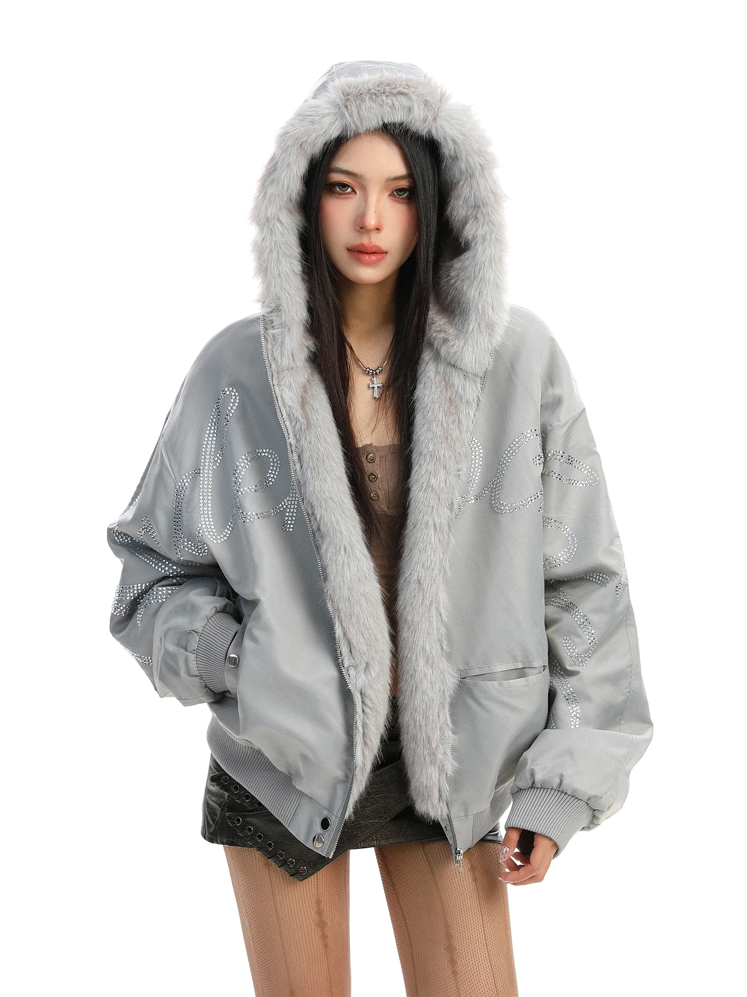 Утепленная хлопковая куртка в американском стиле для женщин, зимняя теплая свободная куртка унисекс с хлопковым наполнителем, украшенная стразами, в уличном стиле
Утепленная хлопковая куртка в американском стиле для женщин, зимняя теплая свободная куртка унисекс с хлопковым наполнителем, украшенная стразами, в уличном стиле