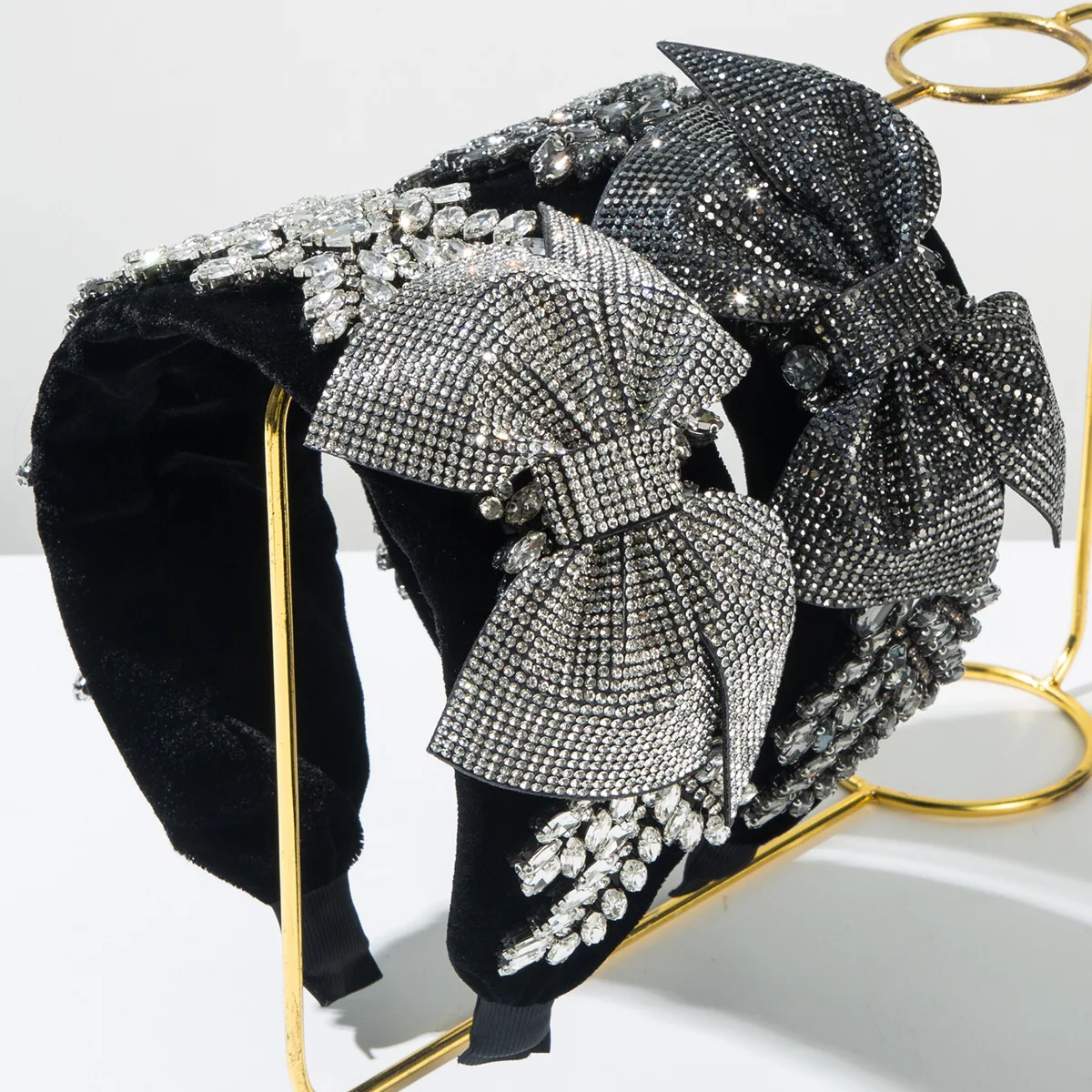 New Korean Flannel High-end Fashion Luxury Full Diamond Bow Headband Temperament Wide Edge High-end Hair Accessories
New Korean Flannel High-end Fashion Luxury Full Diamond Bow Headband Temperament Wide Edge High-end Hair Accessories