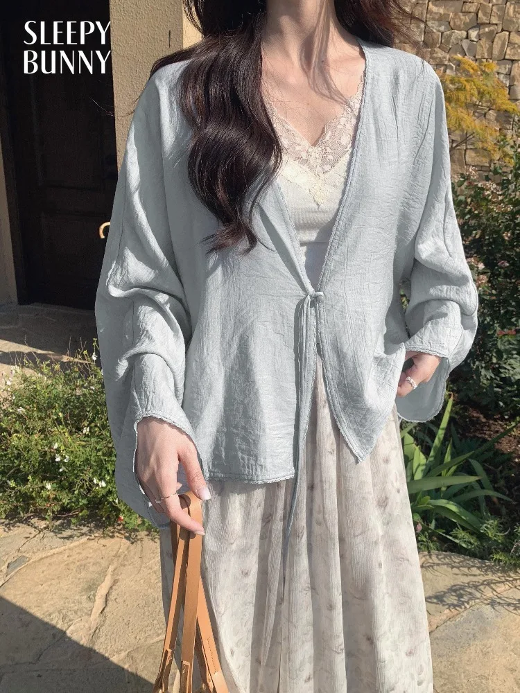 Women Retro Chinese Style Cardigan Batwing Sleeve Spring Loose Casual Outerwear Lady Lazy Style Top Layering and Daily Wear Chic
Women Retro Chinese Style Cardigan Batwing Sleeve Spring Loose Casual Outerwear Lady Lazy Style Top Layering and Daily Wear Chic