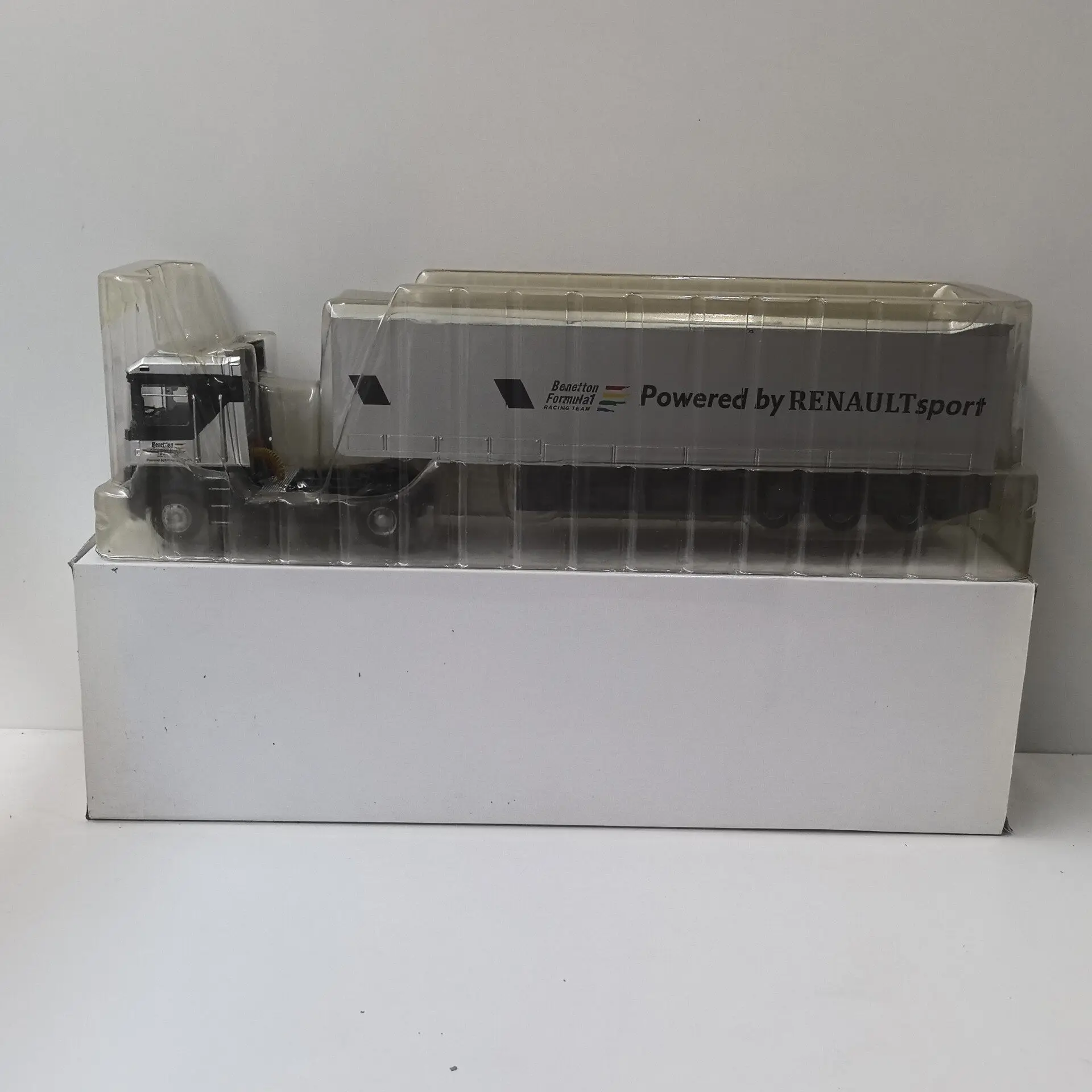 Paint Surface Defects Diecast IXO 1/43 Scale RENAULT Magnus Trailer Truck G4 Alloy Car Model
Paint Surface Defects Diecast IXO 1/43 Scale RENAULT Magnus Trailer Truck G4 Alloy Car Model