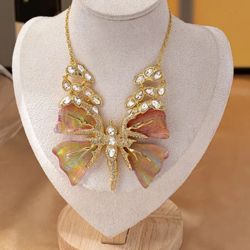 vintage copper gold plated rhinestones with butterfly pendant necklace women's light luxury fashion jewelry accessories
vintage copper gold plated rhinestones with butterfly pendant necklace women's light luxury fashion jewelry accessories