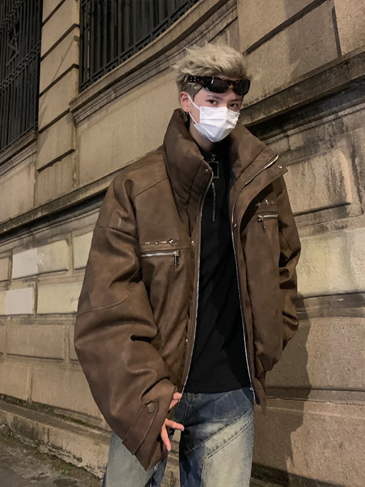 Мужская зимняя куртка Cé Brown: кожаный воротник-стойка, хлопковая рабочая одежда, стильная уличная верхняя одежда, прочный пуховик-бомбер
Мужская зимняя куртка Cé Brown: кожаный воротник-стойка, хлопковая рабочая одежда, стильная уличная верхняя одежда, прочный пуховик-бомбер