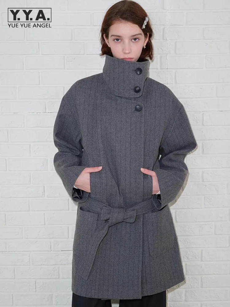 Элегантное женское однобортное шерстяное пальто в серу полоску, зимнее пальто из овечьей шерсти с поясом средней длины, верхняя одежда с отложным воротником
Элегантное женское однобортное шерстяное пальто в серу полоску, зимнее пальто из овечьей шерсти с поясом средней длины, верхняя одежда с отложным воротником