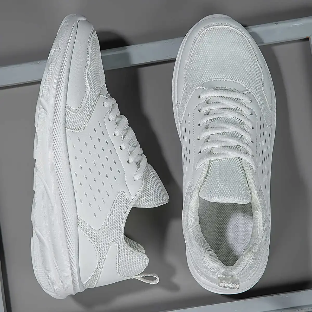 Летние женские белые летние кроссовки на толстом каблуке, тканые уличные брендовые женские спортивные туфли Saoatenis Luxe Ternis Teni Sho
Летние женские белые летние кроссовки на толстом каблуке, тканые уличные брендовые женские спортивные туфли Saoatenis Luxe Ternis Teni Sho