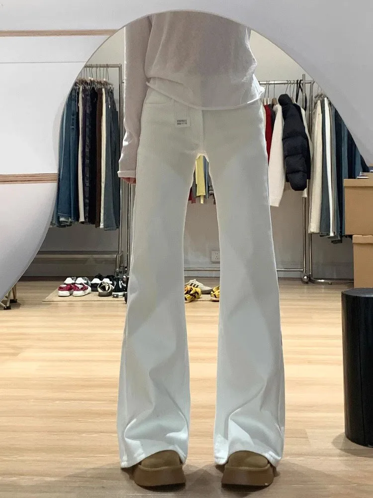 Белые свободные джинсы-боты с низкой талией, женские повседневные прямые джинсы с эффектом похудения, удобные дышащие джинсовые джинсы
Белые свободные джинсы-боты с низкой талией, женские повседневные прямые джинсы с эффектом похудения, удобные дышащие джинсовые джинсы