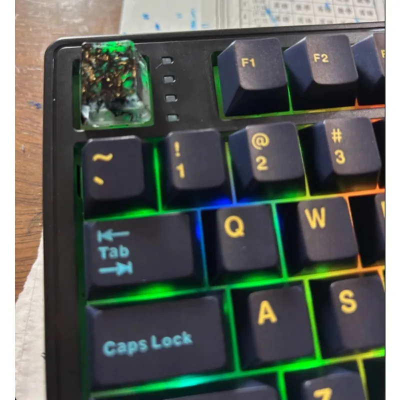 Artisan Keycaps Personalized Transparent Custom Key Caps Single Mechanical Keyboard Cross Shaft Keycap Suitable for Gift Giving 
Artisan Keycaps Personalized Transparent Custom Key Caps Single Mechanical Keyboard Cross Shaft Keycap Suitable for Gift Giving