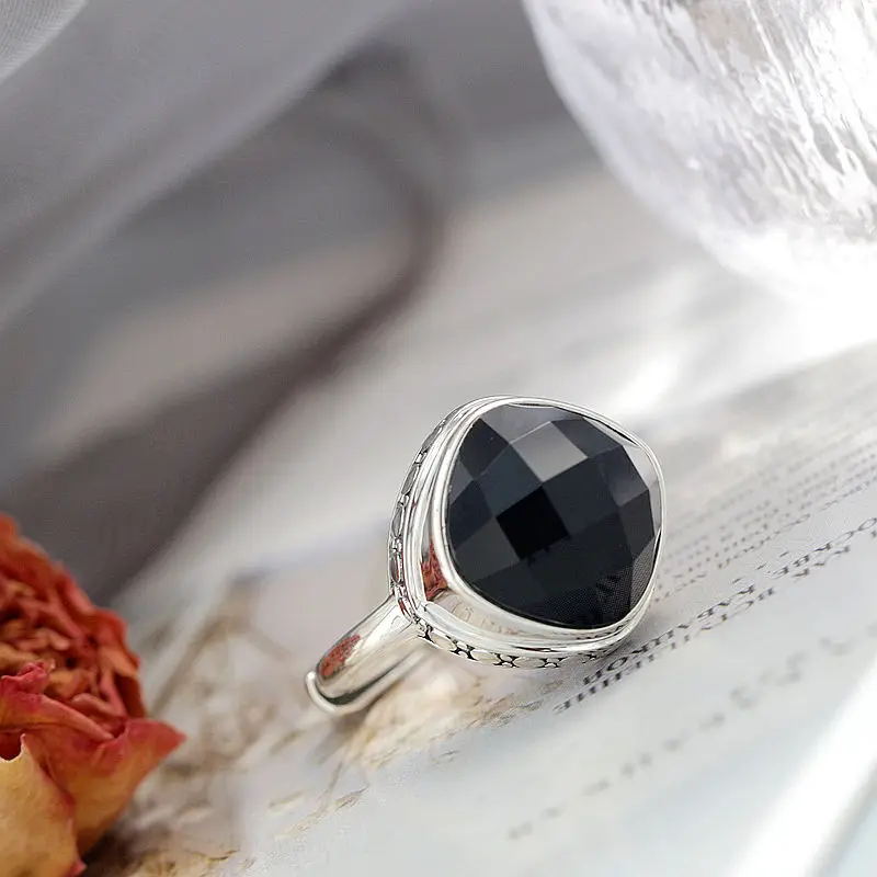 Classical Elegance Retro Patterns 925 Sterling Silver Opening Ring Inlaid Natural Black Agate Rings Delicate Trendy Jewelry Gift
Classical Elegance Retro Patterns 925 Sterling Silver Opening Ring Inlaid Natural Black Agate Rings Delicate Trendy Jewelry Gift