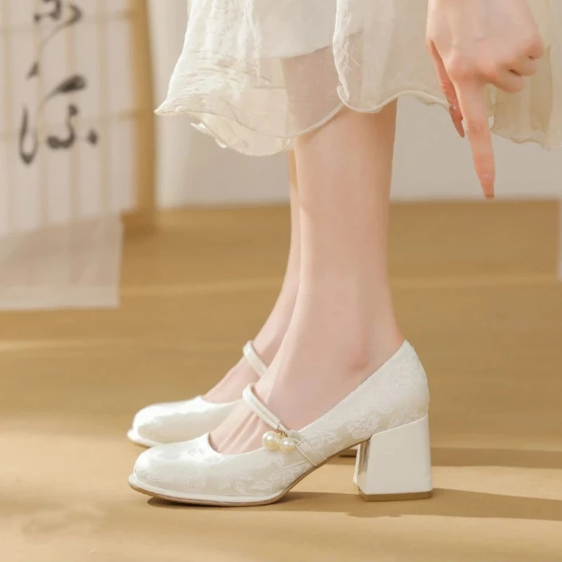 2026 New Chinese Style Mary Jane Pumps Mid Heel for Women Vintage Bridesmaid Dress Shoes
2026 New Chinese Style Mary Jane Pumps Mid Heel for Women Vintage Bridesmaid Dress Shoes
