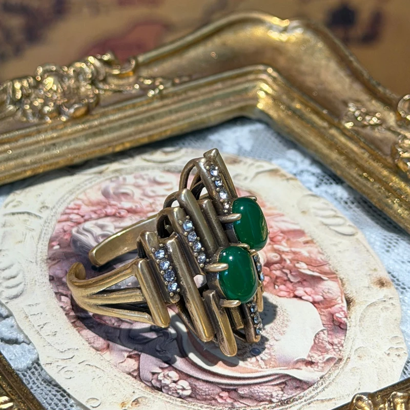 Vintage Green Glaze Jewelry Rings For Women Luxury Designer Vertical Antique Gold Plated Rhinestone Dubai Brand New Year 2026
Vintage Green Glaze Jewelry Rings For Women Luxury Designer Vertical Antique Gold Plated Rhinestone Dubai Brand New Year 2026