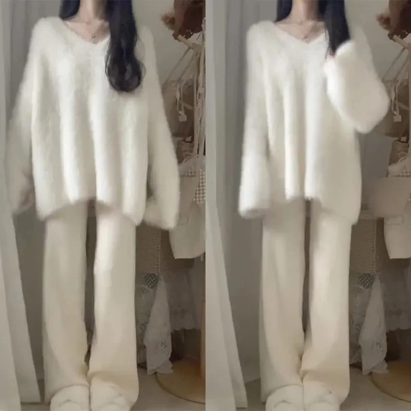 Autumn And Winter New Milk White Faux mink Fur Sweater for women with a lazy and elegant design paired with knitted Sweater Top
Autumn And Winter New Milk White Faux mink Fur Sweater for women with a lazy and elegant design paired with knitted Sweater Top