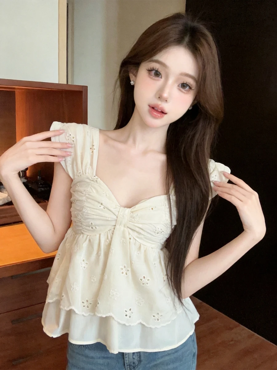 Korean Style Embroidered Hollow out Square Collar Women's Tank Top Summer Slim Fit Versatile Fashionable Short Sleeveless Blouse
Korean Style Embroidered Hollow out Square Collar Women's Tank Top Summer Slim Fit Versatile Fashionable Short Sleeveless Blouse